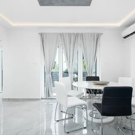 Apartment Modern Lila C6 2 - 300 M From The Poreč