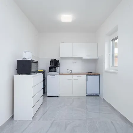 Apartment Modern Lila C6 2 - 300 M From The *